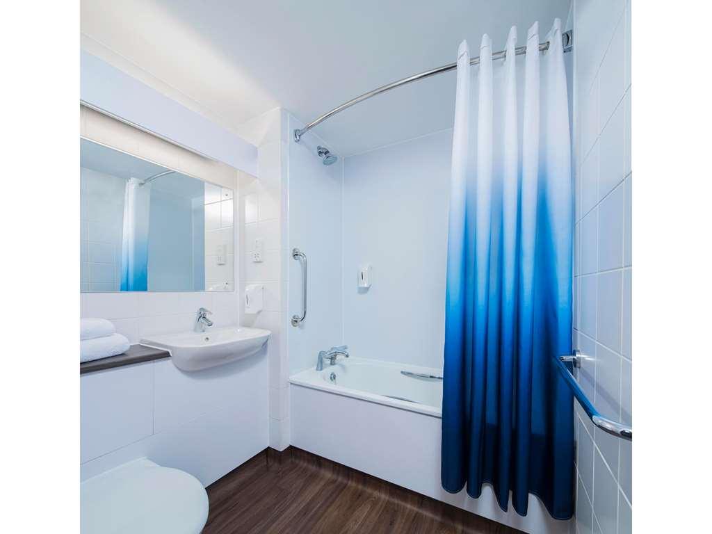 Hotel Travelodge London Kingston Upon Thames 3*