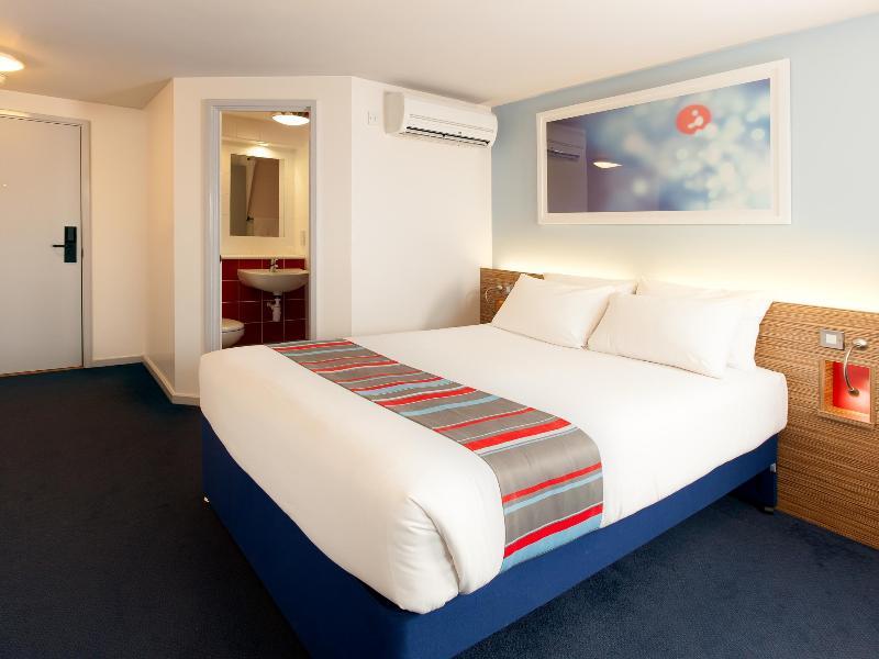 Hotel Travelodge London Kingston Upon Thames 3*