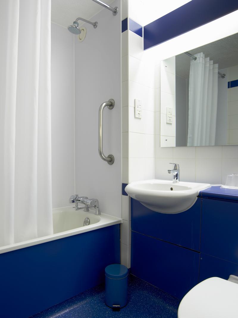 Travelodge London Kingston Upon Thames Hotel