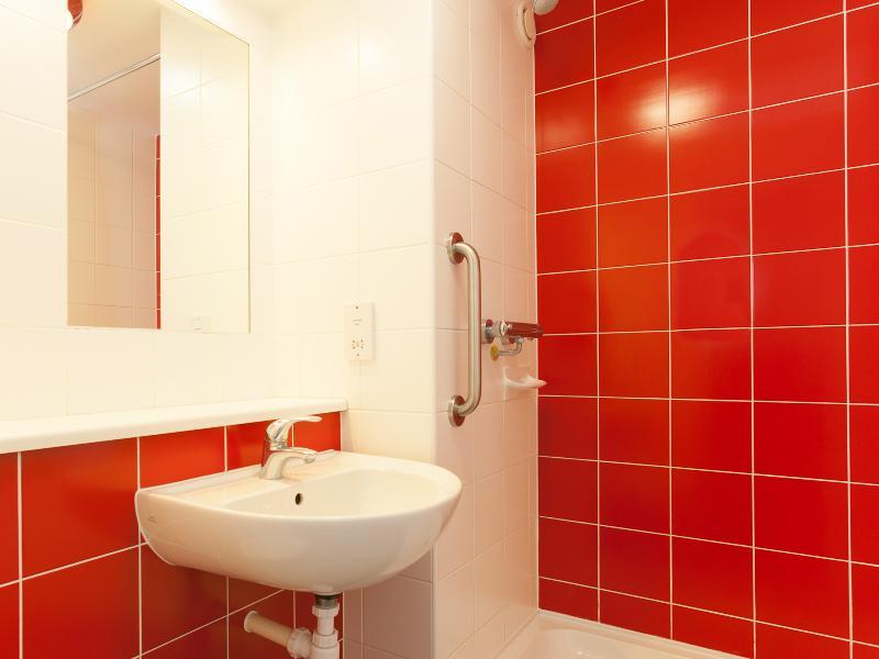 Travelodge London Kingston Upon Thames Hotel 3*
